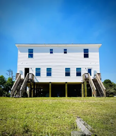 Beach & Water Front, Family + Pet Friendly, Kayak & Paddle Boards + BBQ Grill.