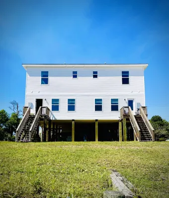 Beach & Water Front, Family + Pet Friendly, Kayak & Paddle Boards + BBQ Grill.