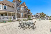 *3rd to Beach*Available:June& Sept.OCT. Days *Cleanupdtdvictorian*Across VetPark