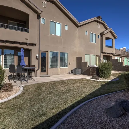 Spacious 3 Bedroom Townhome Near Zion National Park