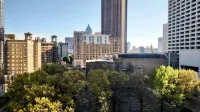 Discover Atlanta: Pet-Friendly with FREE Parking in a Walkable, Central Locale!