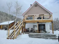 A peaceful mountain retreat with rustic charm 1/2 mile from ski and bike resort