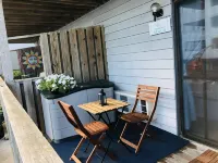 Newly renovated- beautiful Condo near the Beach- Sleeps 4 Linen /Towels Provided - Homestays