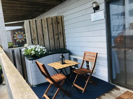 Newly renovated- beautiful Condo near the Beach- Sleeps 4 Linen /Towels Provided