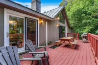 4BR/3BA ★ hot tub, sauna, billiards, A/C, & grill! - Hytter