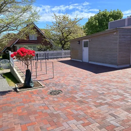 Exclusive apartment with large roof terrace near the beach with sauna