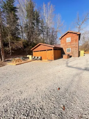 Creekside cottage with hot tub and fishing