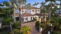Villa Tortuga: 10 BR 9,500 sq. ft Extravagant Miami Estate w pool, movie theater Hôtels à proximité de : Edmond J. Safra Synagogue