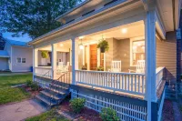 The Historic Ola Babcock Miller Retreat with Hot Tub Hotels in Washington