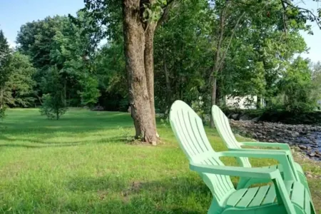 Cozy private apartment with winter views of Mt Equinox