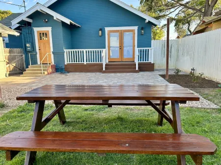 Beautiful Craftsman home, Completely Remodeled, Walk to park & beach, w/PARKING