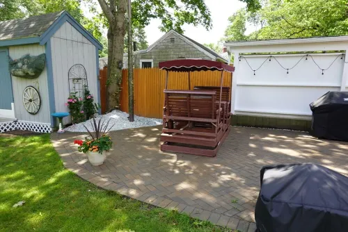 Cozy family-friendly cottage on beautiful Shining Sea bike trail