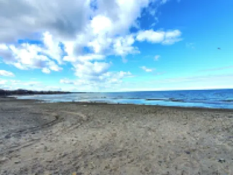 Steps from the beach,  Lakeview with Hot Tub Dunkirk otelleri