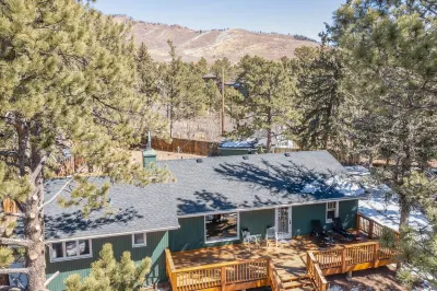 Colorado Mountain House - Views and a Hot Tub! Hotels near Pikes Peak - America's Mountain
