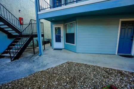 TX Canyon Lake Condo w Great View, Pool, Boat & Trailer Parking
