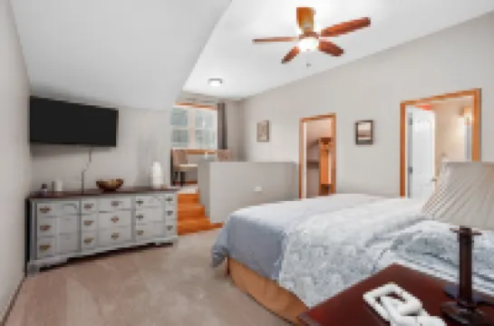 4 BR Home w/ Game Room. 3 Min from WGI & minutes from Wine Trail.