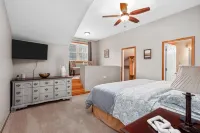 4 BR Home w/ Game Room. 3 Min from WGI & minutes from Wine Trail. Hotel dekat Watkins Glen State Park