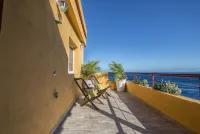 COMFORTABLE APARTMENT WITH FIRST LINE TERRACE AND SEA VIEWS