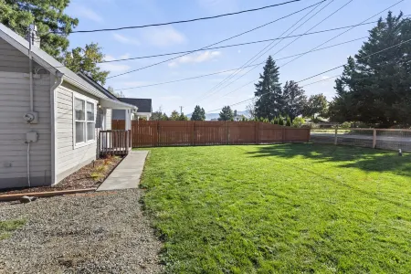 Cozy Cottage in Grants Pass Near River!