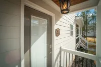 Hot-Tub+Game Room-Screened in Back deck with Fireplace-Walk to Helen