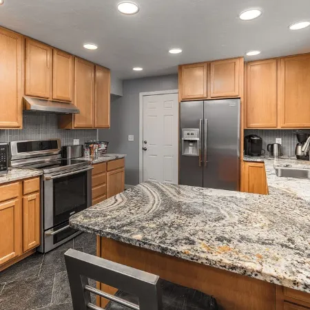 Cozy City Stay - 3bdrm near Airport