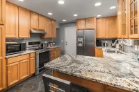 Cozy City Stay - 3bdrm near Airport