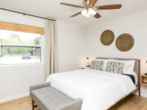 The Fika - Next to Lake Fayetteville Trail Hotels in Springdale