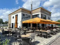 8P Holiday home "Seegelblick" in the first row of the lake with sauna, fireplace & wallbox Hotel a Pouch