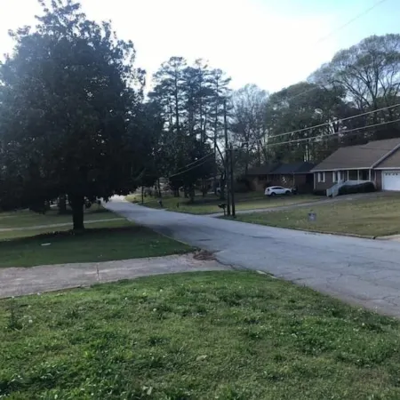 Experience Griffin charm, just a quick 12-min drive to Atlanta Motor Speedway