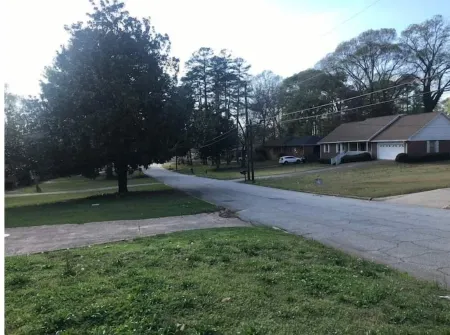 Experience Griffin charm, just a quick 12-min drive to Atlanta Motor Speedway