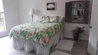 Entire 3 Bedroom/2 Bathroom Cottage;  Near NASA, Kemah and Your Private Beach! - Beach