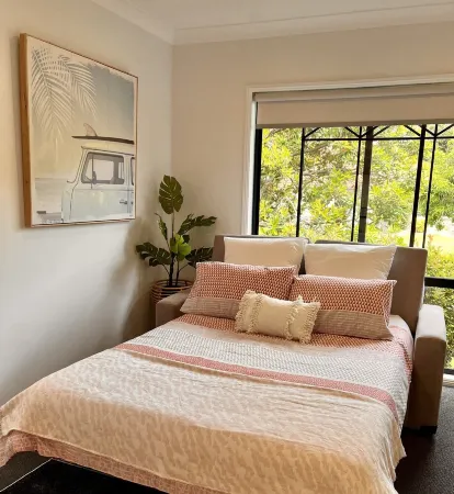 5 min drive from Terrigal Beach. Modern apartment. Отели в г. Терригал