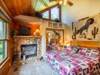Cozy Cabin with Hot Tub; 5 miles to Harrahs Casino Hotels in Qualla