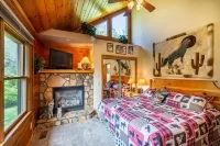 Cozy Cabin with Hot Tub; 5 miles to Harrahs Casino
