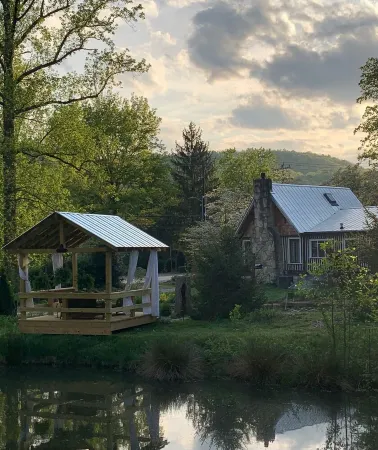 Authentic NC Log Cabin~Pond View~Hot Tub~Fresh Eggs