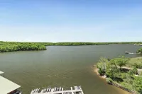 9108 Towers! Quiet! Elevators, indoor pool. Oct-May Travel Nurses welcome!!