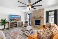 Home in the Heart of Glendale Hotels in Glendale