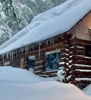 Spacious Steiner Cabin on quiet street and stream. Hotels in der Nähe von Trillium Lake