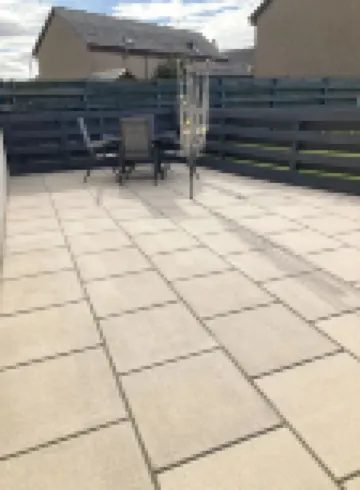 Bright 2-bedroom apartment with parking in Montrose Hotels in 