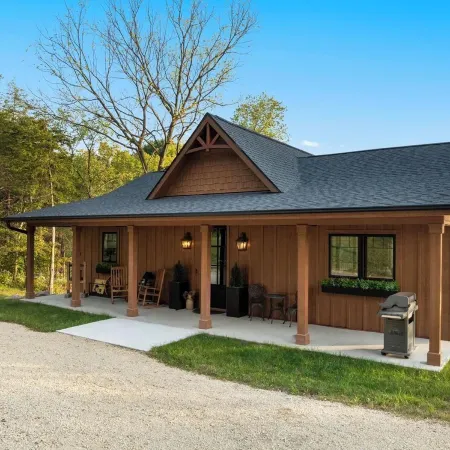 Cedar Cove Cabin, Private Beach near Galena