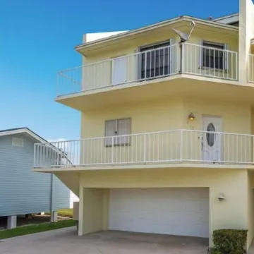 Cozy beach condo steps away from the beach!