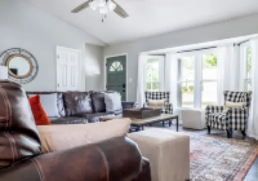 Pinehurst Cottage ★ Serves 8 ★ No Stairs ★ King Bed