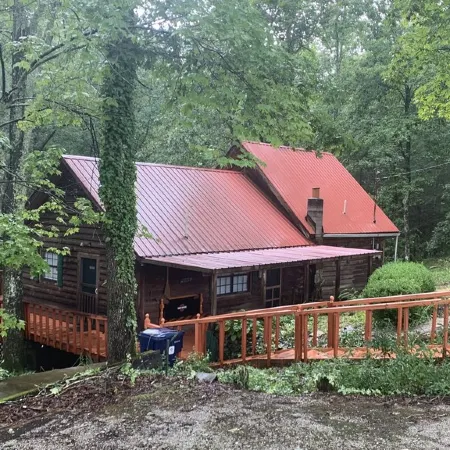 Cozy 2BR/1B cabin overlooking a beautiful creek with access to Catoosa WMA.