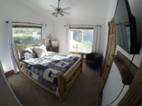 6 Bedroom Mountain Retreat  37 Acres, Close to Hwy 285, Borders National Forest Hotels in Bailey