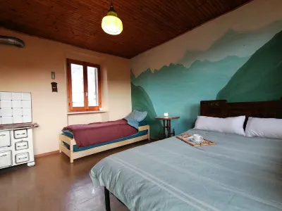 Casa D'arte in den Bergen am Ortasee - bis 16 Personen Hotels near Conca D'Oro Camping & Lodge