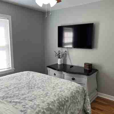 Super Cozy Cottage is updated, fully stocked and close to Downtown Thomasville! Rooms