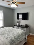 Super Cozy Cottage is updated, fully stocked and close to Downtown Thomasville!