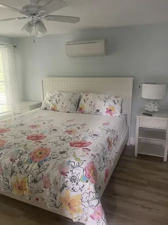 Cute cottage close to short sands beach Отели рядом с достопримечательностью «Лонг Сандс Бич»