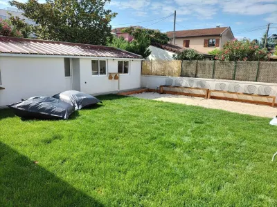 House Lyon 8 / Parking / Garden / Petanque court 08.Hopitaux Est/메종 드 라 단스 호텔