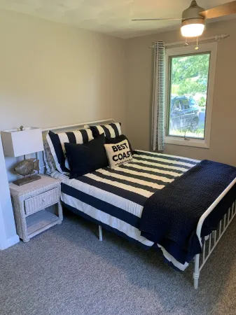 Newly Renovated Quonnie Beach House -  QEBA Beach Pass & Pond Access